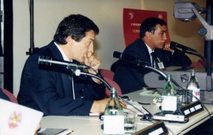 J. J. Benítez con el General Bastida forzado por el CESID a participar en el Curso de Verano sobre OVNIs