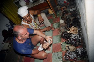 Con un santero cubano en Guanabacoa la capital de la brujeria (1)