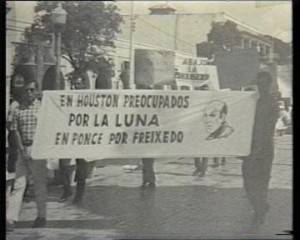 Insólitas imagenes de manifestantes con pancartas de apoyo a Freixedo (1)