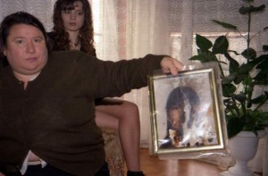 Madre y hermana de Estefania nos muestran la foto de la niña muerta en Vallecas